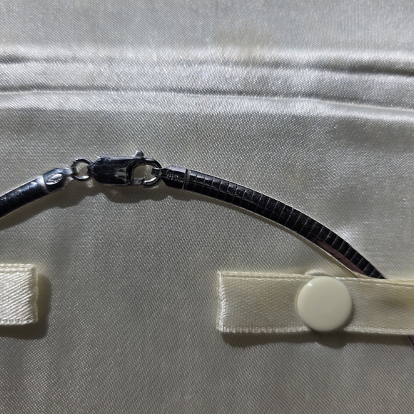 Sleek Silver Necklace for Women - Picture 3 of 6